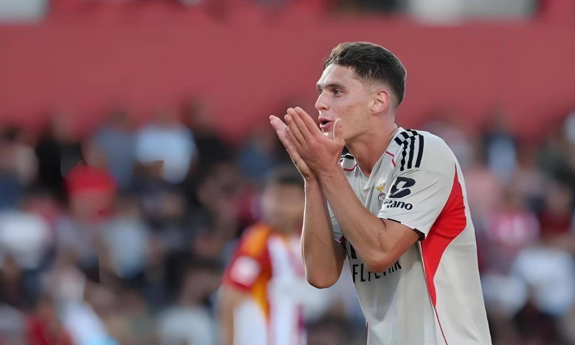 今夜本菲卡备战英超；主帅复盘细节曝光；态度坚定；更衣室氛围转暖(本菲卡最新球员名单)